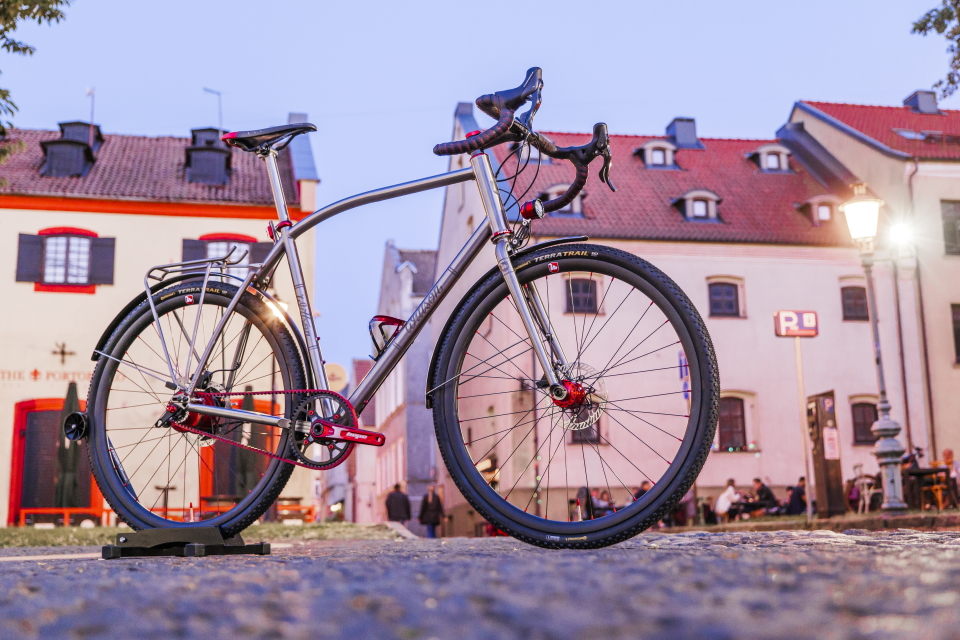 Custom titanium Rohloff gravel bicycle Effugio