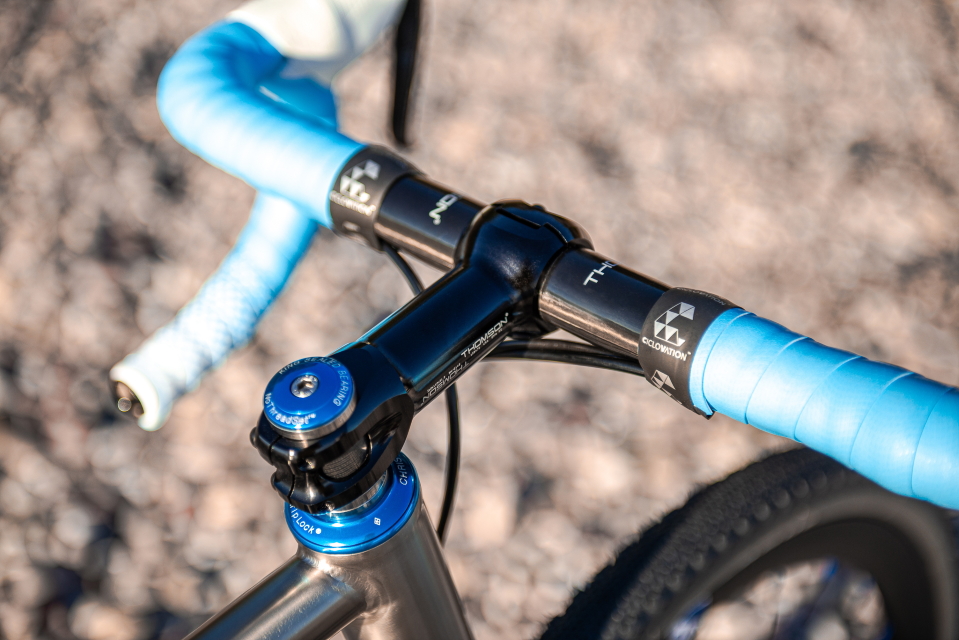 Custom gravel bicycle with Thomson Cyclocross carbon handlebar