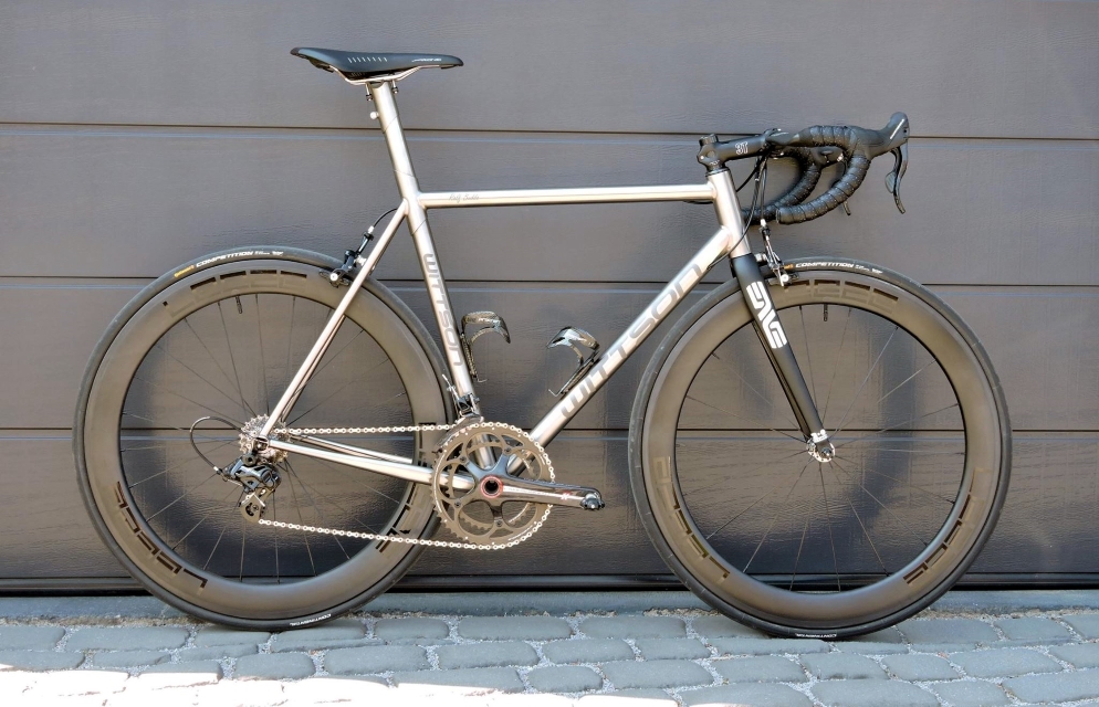custom titanium road bicycle with campagnolo super record groupset leeze carbon wheelset 3t stem and aeronova carbon handlebar