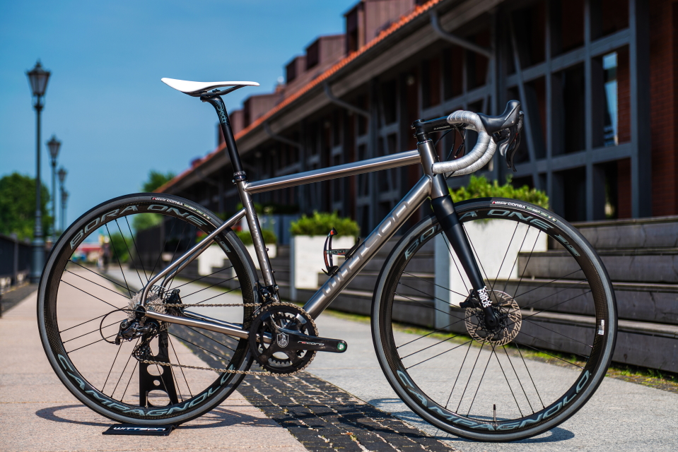 Titanium frame with made in Italy components Campagnolo Record