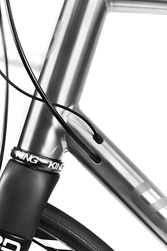 integrated Di2 shifting cable routing